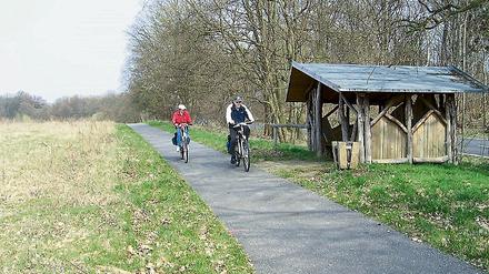 Der Europaradweg mit Schutzhütte zwischen Ferch und Petzow.