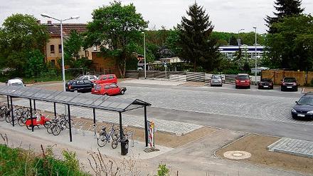 53 Pkw-Parkplätze und 52 überdachte Fahrradständer sind am Regionalbahnhof Teltow entstanden.
