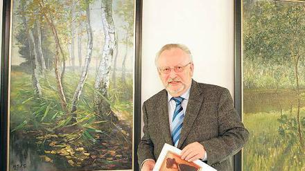 Schilf und Seerosen. Heinz Schmal neben einem Birkenbild, dass de-Gral nach der Begegnung mit Hagemeister malte.