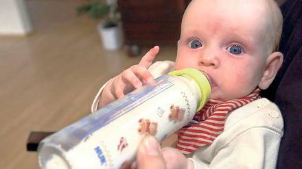 Das beste fürs Kind. Muttermilch enthält biologisch aktive Substanzen, die das Keimwachstum hemmen, sagt die Spezialistin der Frühgeborenenmedizin, Skadi Springer.