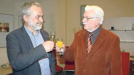 Zwei Männer, ein Preis. Jörg Dorowski (r.) und Wolfgang Hirte feierten.