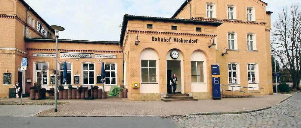 Steht zum Verkauf. Die Bahn will den Bahnhof Michendorf loswerden.