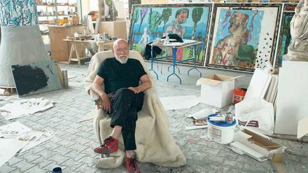 Entspannter Künstler. Markus Lüpertz lebt und arbeitet seit sieben Jahren in Teltow. Bis zum Raub im Dezember ist er noch nie behelligt worden, obwohl sein Grundstück weder Zaun noch Alarmanlage besitzt. Trotz des Raubes wollte der 74-Jährige in Teltow bleiben.