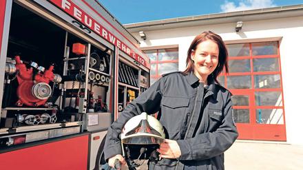 Bekommt bald eine eigene Umkleidekabine: Die Leiterin der Schenkenhorster Freiwilligen Feuerwehr Steffi Pietzner.