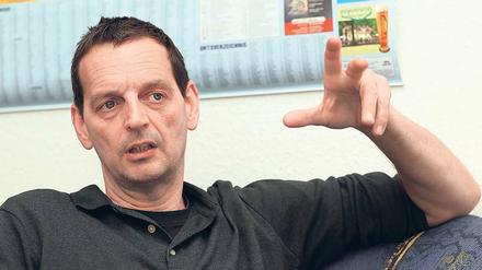 Martin Bindemann erforscht mit seiner Projektgruppe Stolpersteine das Schicksal von Opfern des Nationalsozialismus. 2008 wurde der erste Stolperstein verlegt.