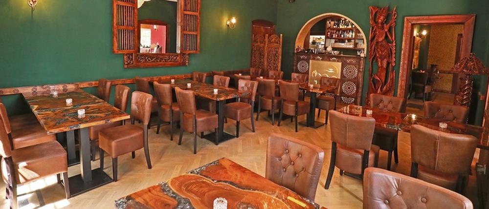 Mit viel Liebe zum Detail ist aus dem rustikalen Gasthof an der Machnower Schleuse ein warmes, elegantes indisches Restaurant geworden.