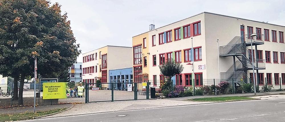 Unsicher. Die Gebäude der Michendorfer Grundschule sind gesperrt. 