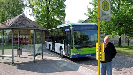 Optisch sind die meisten Fahrzeuge von Regiobus bereits auf das neue Design abgestimmt, so wie hier in Kemnitz bei Werder.
