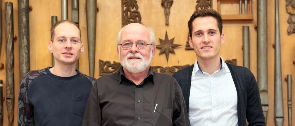 Matthias Schuke (Mitte) mit seinen beiden Söhnen Michael (links) und Johannes, die den Orgelbau übernommen haben.
