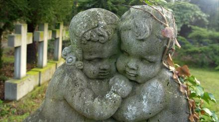 Der Südwestfriedhof in Stahnsdorf mit seinen historischen Figuren ist auch ein großer Besuchermagnet.