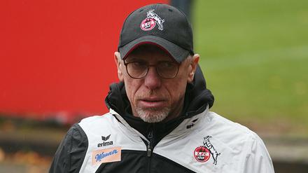 Der Trainer des 1. FC Köln, Peter Stöger, auf dem Trainingsgelände des Fußball Bundesligisten. Köln verlor am Vorabend das Heimspiel gegen Berlin.