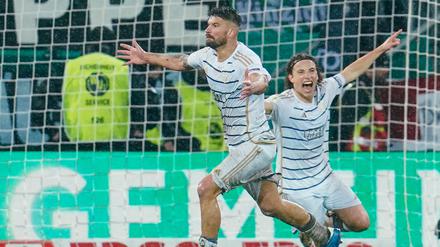 Kai Brünker (l.) hat gerade das 2:1 erzielt und Saarbrücken damit einmal mehr in dieser Pokalsaison in Ekstase versetzt.