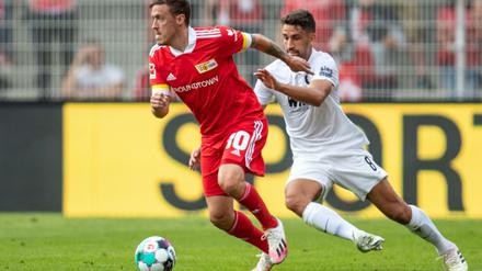 Mehr Luft. Zwanzig Minuten stand Max Kruse (l.) vor einer Woche gegen Augsburg auf dem Platz. Gegen seinen Ex-Klub Gladbach soll es schon ein bisschen mehr sein.