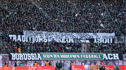 Die Gladbacher Fans hatten einige Transparente mit nach Leipzig gebracht.