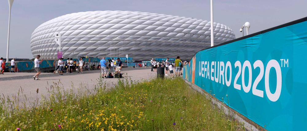 Statt für das Fußball-EM-Spiel gegen Ungarn soll das Münchner Stadion nun evenzuell zum Chritopher Street Day in Regenbogenfarben leuchten.