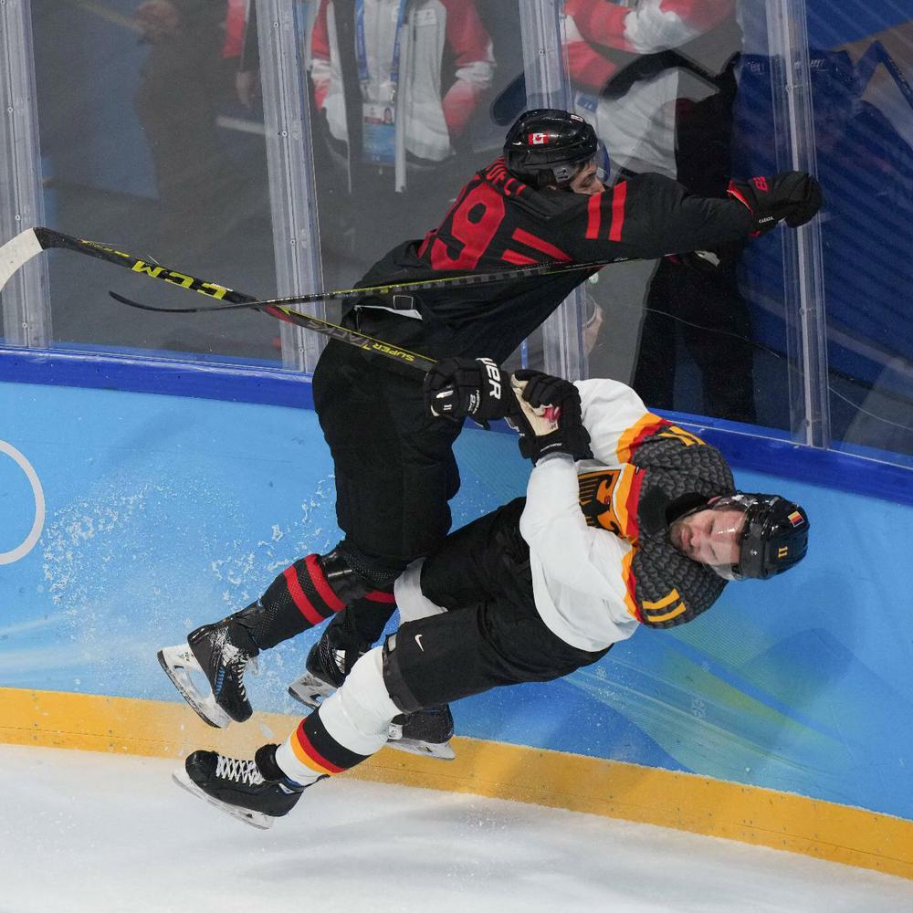 15 gegen Kanada Die deutsche Eishockey-Nationalmannschaft erlebt einen bitteren Olympia-Auftakt