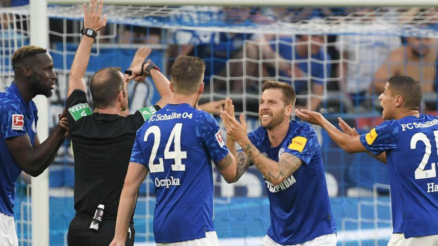Schwammige Regeln in der Bundesliga Alle Handspiele sind gleich, aber manche sind gleicher Schwammige Regeln in der Bundesliga Alle Handspiele sind gleich, aber manche sind gleicher