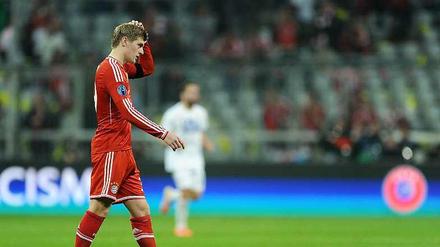 Toni Kroos wird seit längerem mit Manchester United in Verbindung gebracht. Kroos ist der einziger Stammspieler bei den Bayern, der nur noch einen Vertrag bis zum Ende der kommenden Saison hat. 