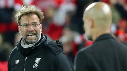Sieht hier eher verzweifelt aus, triumphierte aber am Mittwoch: Liverpools Jürgen Klopp - neben Pep Guardiola.