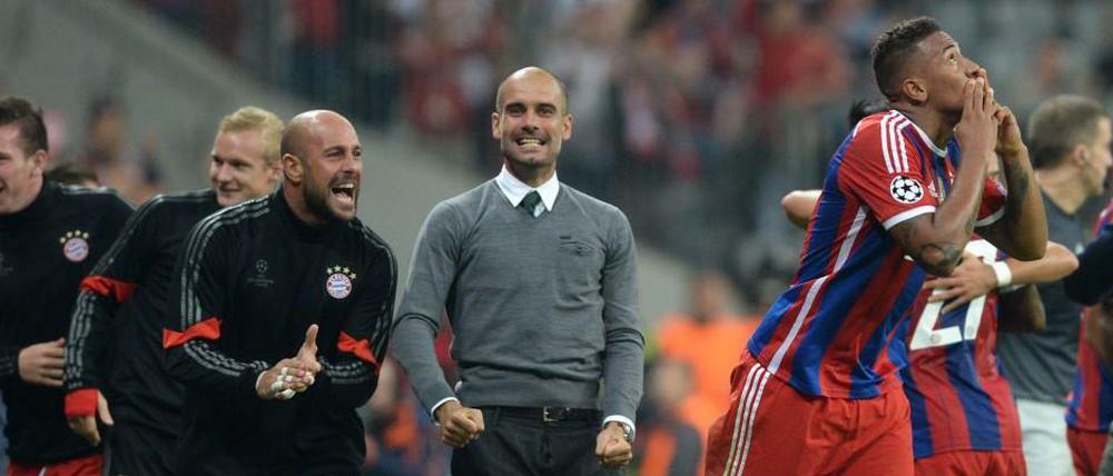 Münchens Pep Guardiola und sein Team freuen sich über den Treffer von Jerome Boateng. 