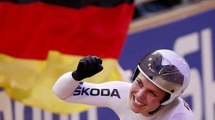 Dreifach-Weltmeisterin Emma Hinze freut sich über jede Medaille. 