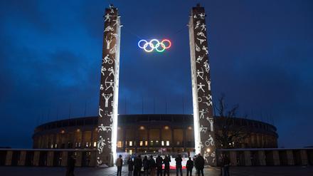 Die Ringe leuchten schon mal. Thomas Härtel ist für Olympische Spiele 2036 in Berlin offen. 