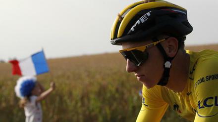 Tadej Pogacar trug auf der letzten Etappe der Tour der France erstmals das Gelbe Trikot.