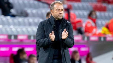 Applaus für alle, die in der Krise vorangehen. Bayern-Trainer Hansi Flick steht nicht im Verdacht, völlig losgelöst von der Wirklichkeit zu sein.