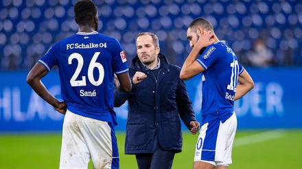 Schalke-Trainer Manuel Baum blickt lieber nach vorn.