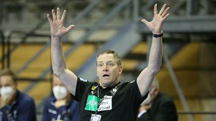 Tief getroffen. Alfred Gislason lebt seit fast 30 Jahren in Deutschland. Nun wurde er erstmals fremdenfeindlich bedroht. Der 61 Jahre alte Isländer führte die Handball-Männer als Bundestrainer gerade erst zu Olympia.