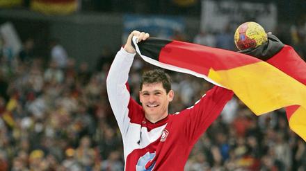 Henning Fritz, 42, spielte 235-mal für das deutsche Nationalteam. Der Magdeburger wurde 2004 Europameister, das Foto zeigt ihn nach dem WM-Sieg 2007. 