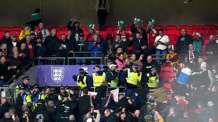 In London kam es zu Auseinandersetzungen zwischen englischen Polizisten und ungarischen Fans.
