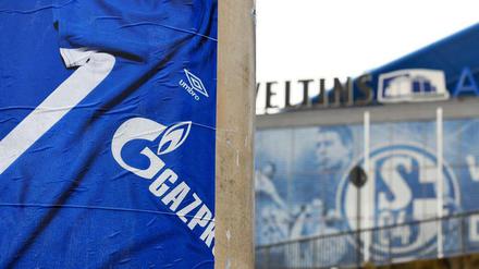 Die Schalker sind von Gazprom abhängig.