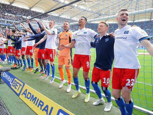 Nach dem Sieg im letzten Heimspiel muss der HSV in Rostock nachlegen, wenn er dieser Saison noch häufiger feiern will.