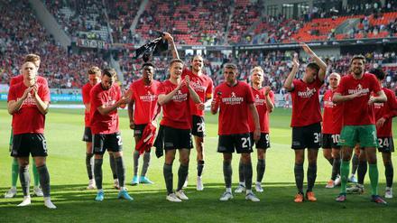 Nach dem Sieg in Freiburg feierten die Spieler noch etwas zurückhaltend. Das dürfte am Samstag anders werden.