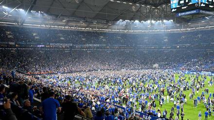 Auf Schalke feierten zuletzt tausende Anhänger den Aufstieg von S04 hautnah mit den Spielern.