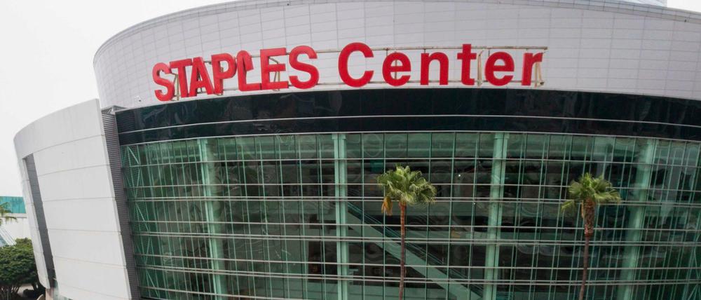 Tote Hose. Im Normalfall würden zur Zeit zwei NBA-Teams und ein NHL-Team im Staples Center von Los Angeles spielen.