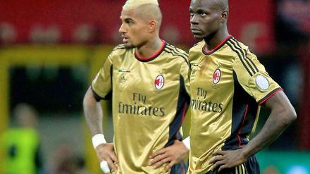 Kein schöner Land: AC Mailands dunkelhäutige Spieler Kevin-Prince Boateng (l.) und Mario Balotelli nach dem Spielabbruch gegen den AS Rom.