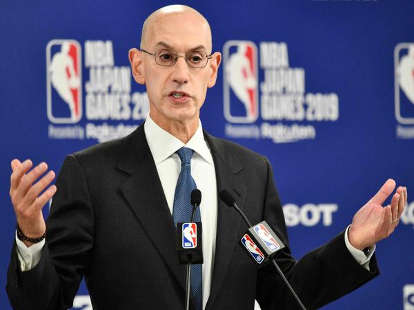 Alle Hände voll zu tun: NBA-Chef Adam Silver muss im Konflikt mit China vermitteln.