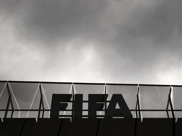 Festnahmen, Anklagen, neue Vorwürfe: Die Fifa gerät immer wieder unter Druck. Diesmal wird es ernst.