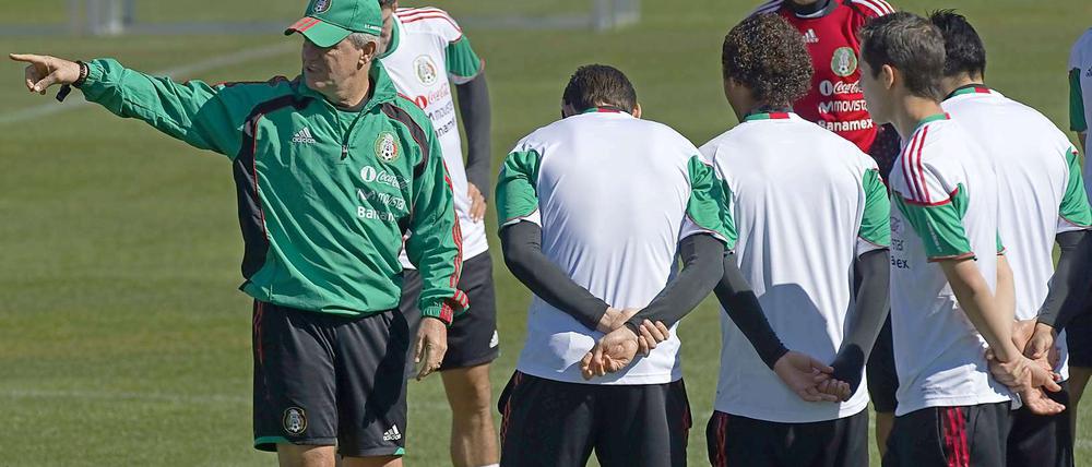 Trainer Javier Aguirre hat klare Vorstellungen davon, wie sein Team spielen soll.