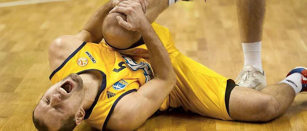 Vule Avdalovic verletzte sich kurz vor Schluss am Knie. Diagnose: Kreuzbandriss.