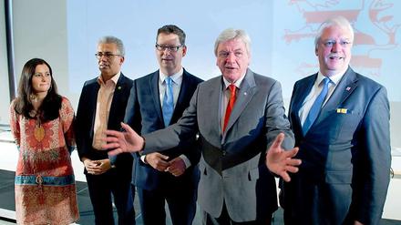 Das sind sie, die Spitzenkandidaten der Parteien in Hessen. Von links: Janine Wissler von der Linken, Grünen-Fraktionschef Tarek Al-Wazir, der SPD-Fraktionschef Thorsten Schäfer-Gümbel, der hessische Ministerpräsident Volker Bouffier (CDU) und FDP-Fraktionschef Jörg-Uwe Hahn.