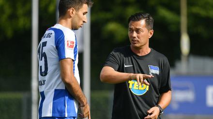 Mit dem Serben Grujic kann sich Trainer Covic (rechts) in dessen Muttersprache unterhalten. 