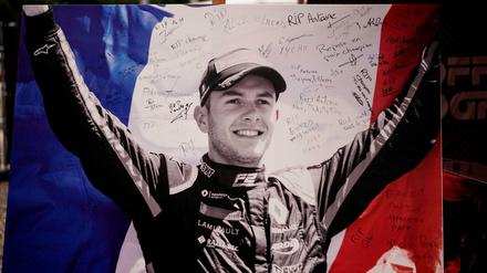 Ruhe in Frieden: Die Trauer um den bei einem Unfall ums Leben gekommenen Formel-2-Fahrer Anthoine Hubert war groß.