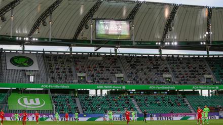 Mit Abstand, aber auch mit Spaß? Die Tribünen in Wolfsburg blieben am Sonntag leerer als erlaubt.