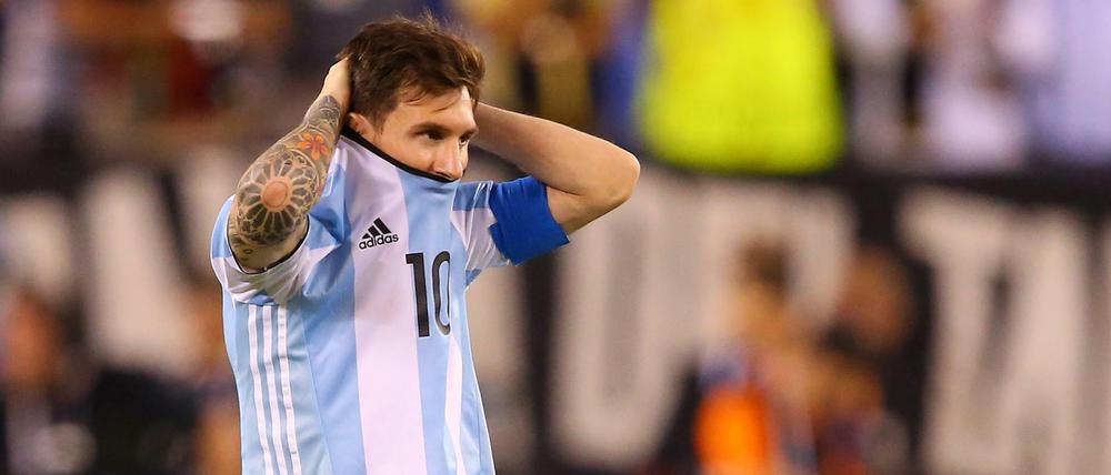 Die Nummer eins? Nach seinem galanten Fehlschuss beim Elfmeter wohl nicht mehr. Lionel Messi weiß was er zu fürchten hat.