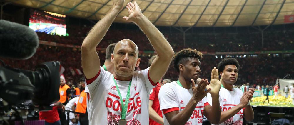 Dank je wel: Arjen Robben verabschiedet sich bei den Bayern mit dem Double-Sieg.
