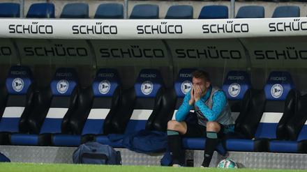 Schalkes Abwehrspieler Timo Becker traf der Abstieg seines Vereins besonders hart.