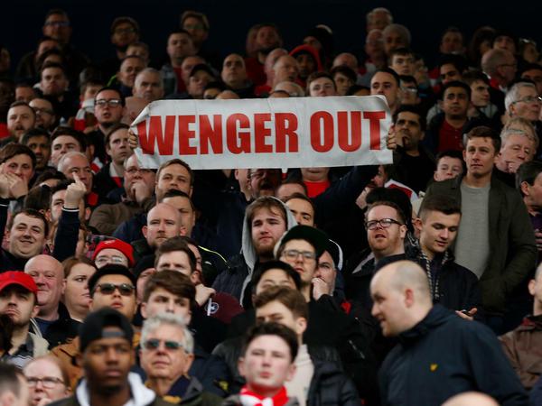 Klare Forderung. Gegen Ende seiner Laufzeit waren die Arsenal-Fans mit Wenger unzufrieden.